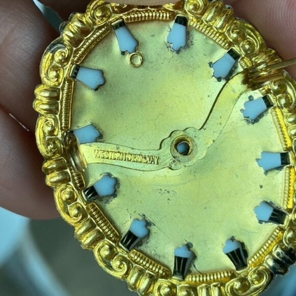 VTG 2" Oval Hand Painted Porcelain Woman Brass Brooch Signed Western Germany - Picture 11 of 12